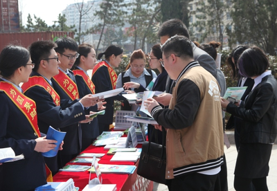 税惠民生促发展，宣传新风进万家——威海经区第27个税收宣传月于家家悦W37商场正式启动